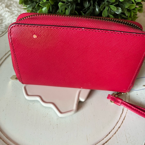 Tory Burch red Robinson zip Wallet with wristlet strap - Picture 3 of 9